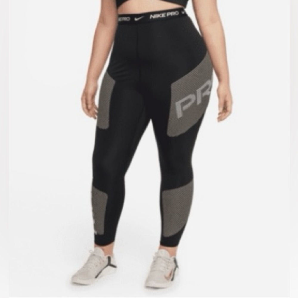 Nike Pro Women's Black and Gray Leggings